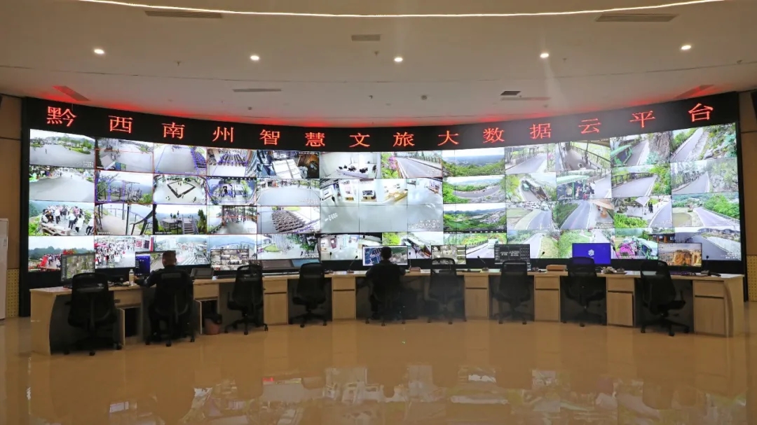 20260502_180723_010 “五一”假期首日 兴义万峰林景区迎来客流高峰(图11)
