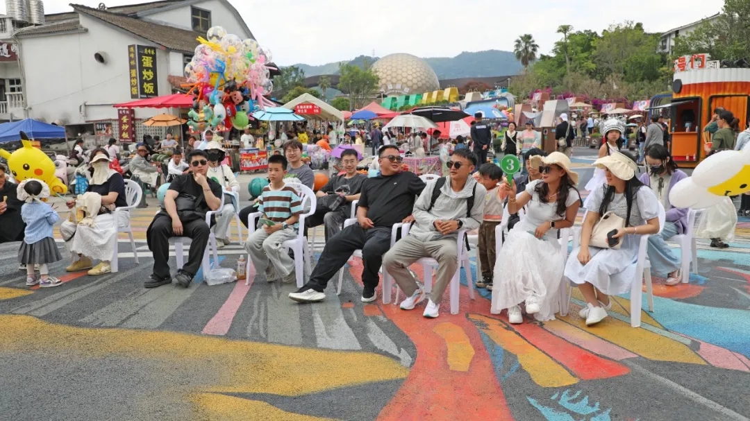 20260502_180723_004 “五一”假期首日 兴义万峰林景区迎来客流高峰(图5)