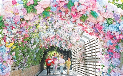 “五一”假期期间——  消费市场旺 文旅融合热(图1)