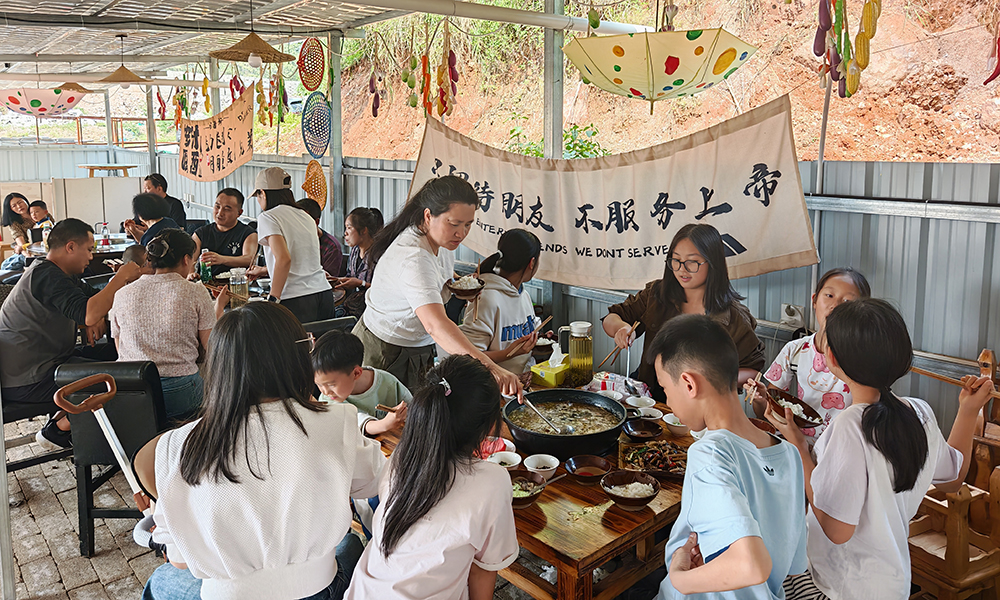 IMG_20260505_162032 兴义金州步马蘑菇园:林下采摘乐趣多 农文旅融合“蘑”力十足(图3)