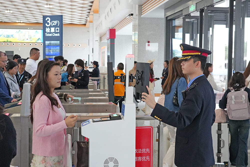 盘兴高铁“五一”运输圆满收官 8天发送旅客超21万人次(图2)
