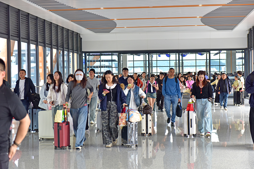 盘兴高铁“五一”运输圆满收官 8天发送旅客超21万人次(图3)