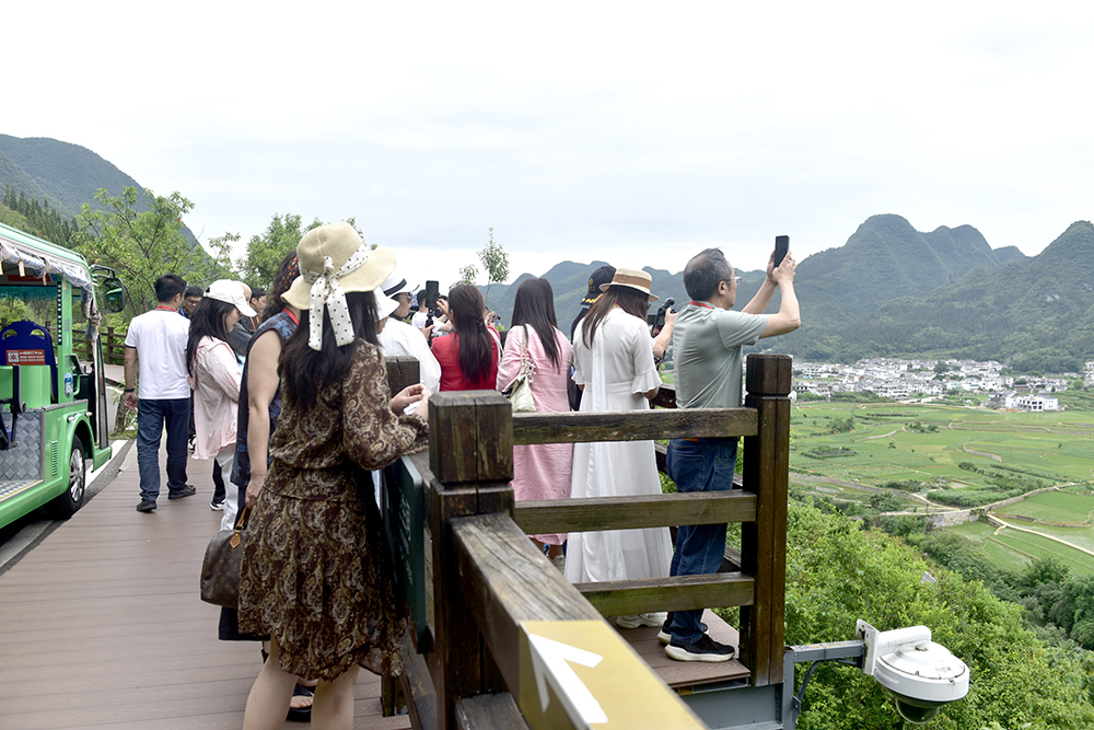 全国客商齐聚兴义 共绘旅居康养新蓝图(图1)
