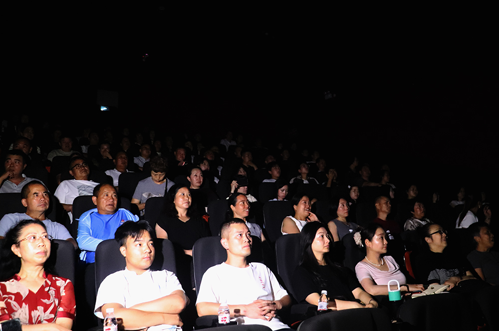 电影《四渡》贵州超前点映 兴义掀起全民红色观影热潮(图1)