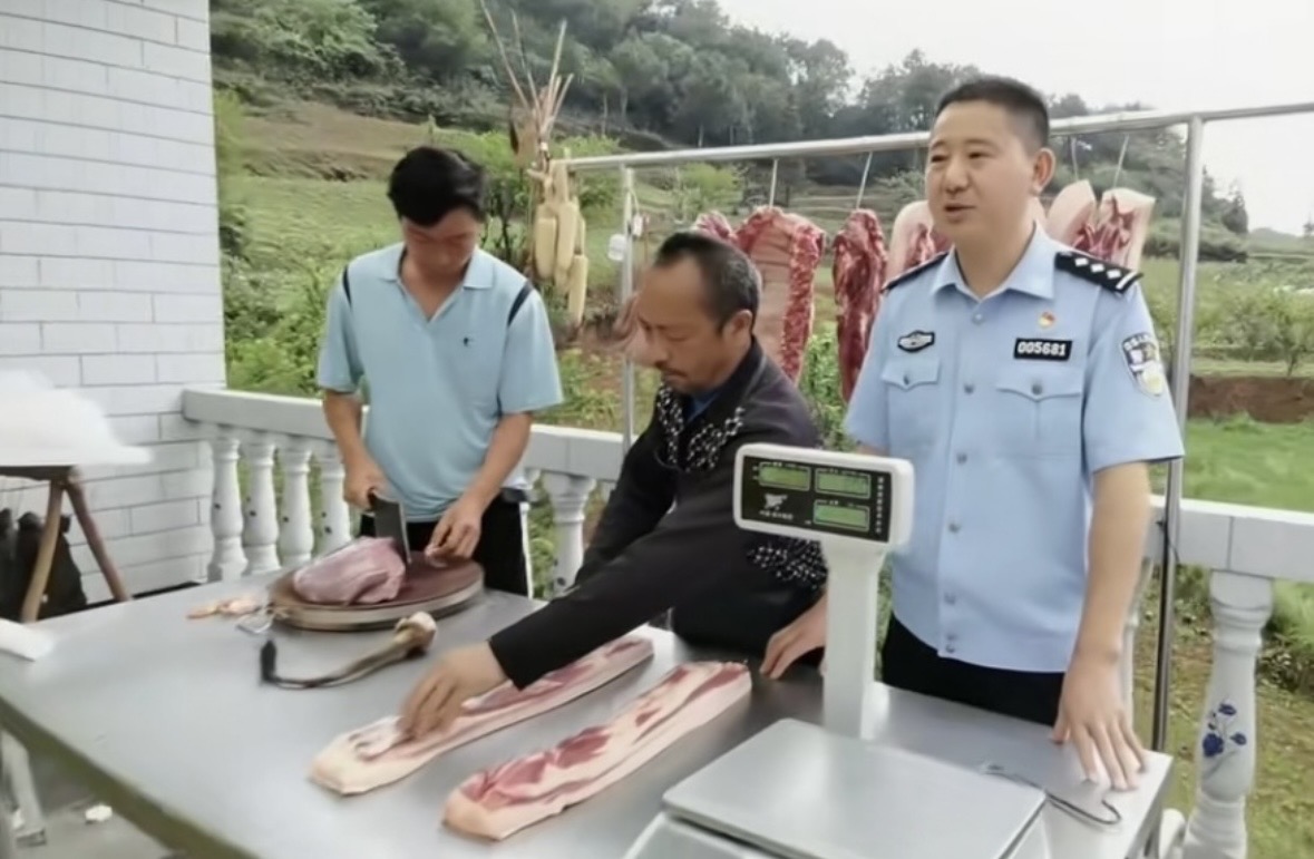 “黔”进先锋·榜样力量丨从“龙警官”到“龙哥”，驻村第一书记龙万鑫的十年乡村振兴路(图3)