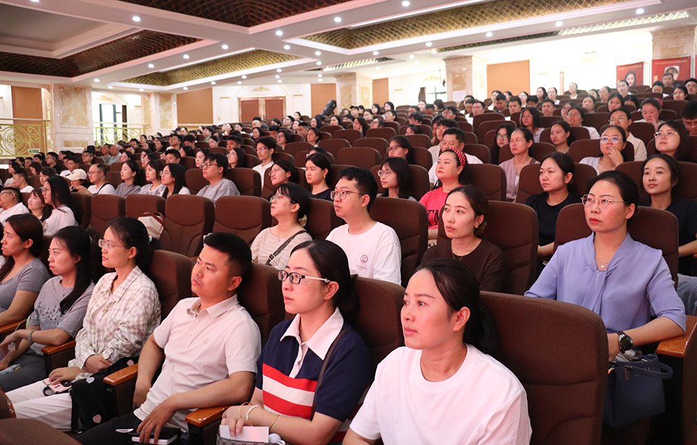 “青春建功黔西南·挺膺奋进十五五”黔西南州青年宣讲团巡回宣讲兴义市专场开讲(图3)