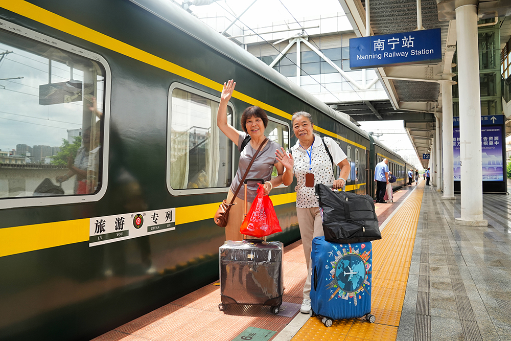 桂粤旅游专列直达兴义 跨省避暑游持续升温(图6)