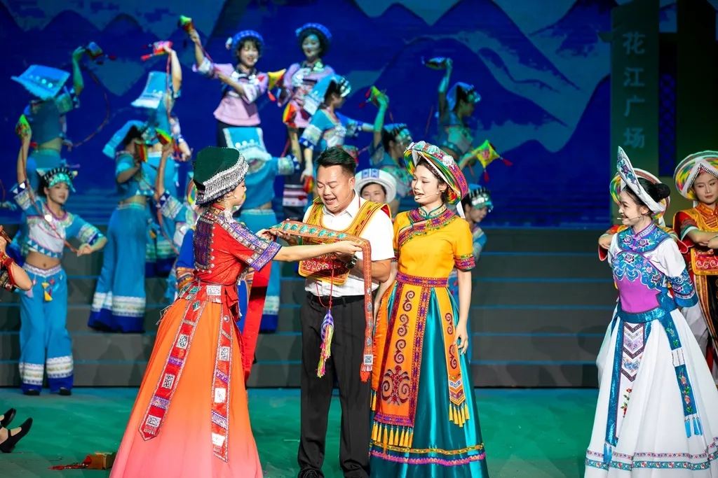 贵州“村舞”黔西南民族歌舞剧《锦·蓝》预热专场在册亨上演(图4)
