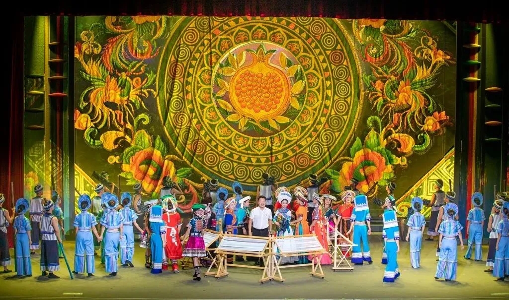 贵州“村舞”黔西南民族歌舞剧《锦·蓝》预热专场在册亨上演(图5)