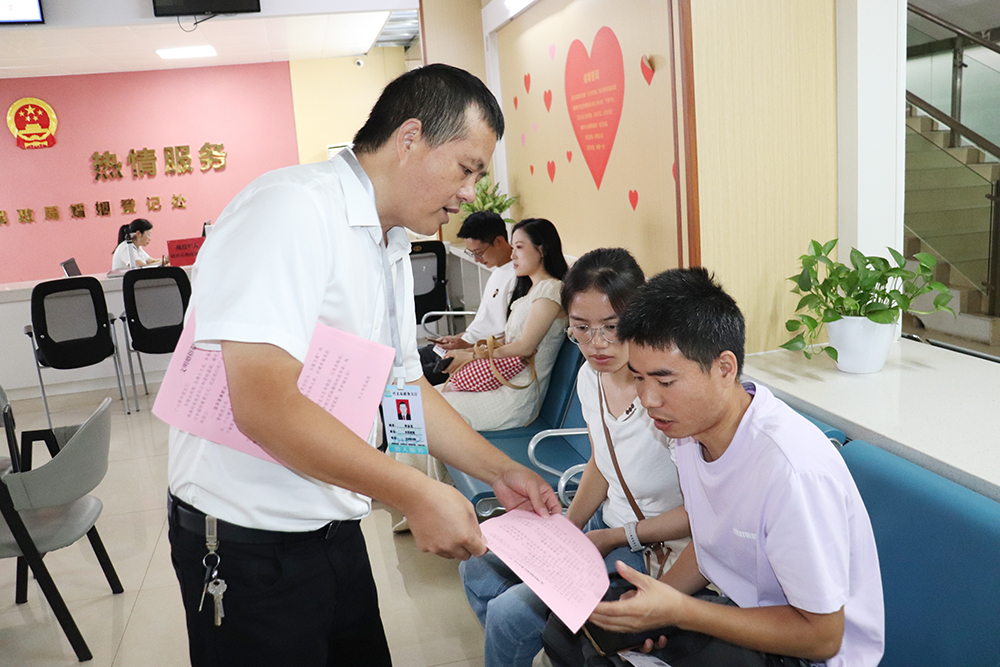 微信图片_20260819152513_45_147 兴义多对新人七夕浪漫领证 开启人生幸福新篇章(图3)