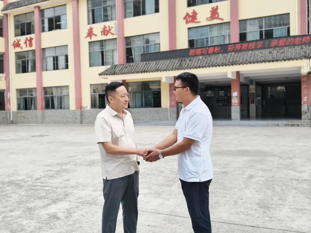 20260910_223746_011 顾先林钟代刚兰有祥黄晨等市领导看望慰问教师并调研教育工作向全市广大教师和教育工作者致以节日祝福(图10)