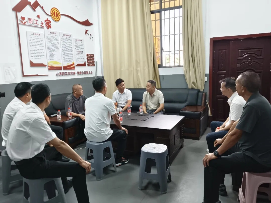 20260910_223746_012 顾先林钟代刚兰有祥黄晨等市领导看望慰问教师并调研教育工作向全市广大教师和教育工作者致以节日祝福(图11)