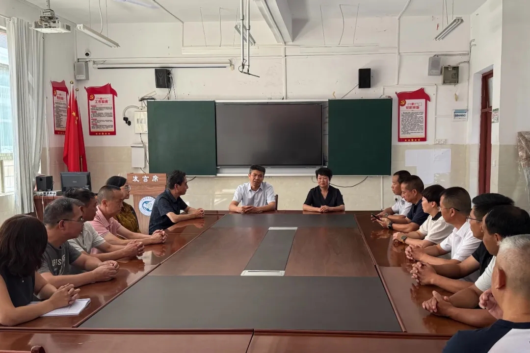 20260910_223746_009 顾先林钟代刚兰有祥黄晨等市领导看望慰问教师并调研教育工作向全市广大教师和教育工作者致以节日祝福(图8)