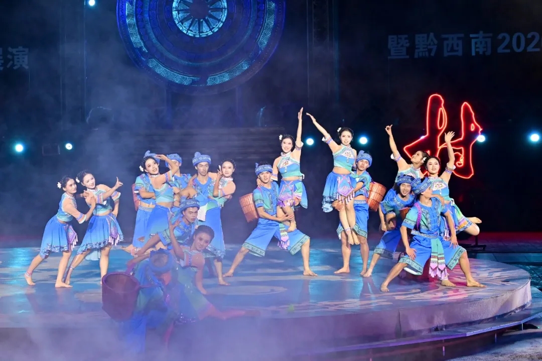 盛世“村舞”促振兴 民族风情聚同心——全国民族民间舞蹈交流展演暨2026贵州“村舞”活动兴义分会场精彩上演(图9)