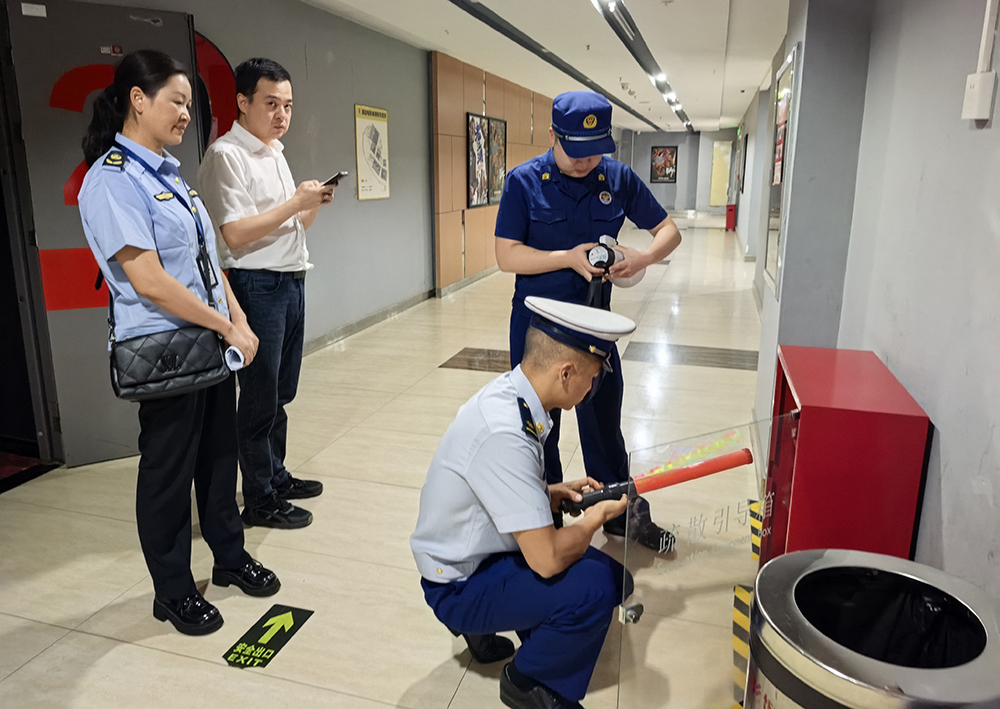 微信图片_20260924171121_1568_17 安全“不打烊” 观影有保障——兴义市开展中秋、国庆节前影院安全联合检查(图2)