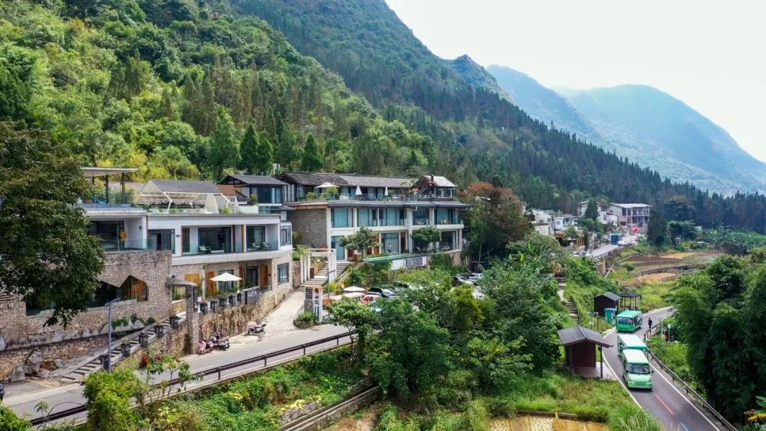 国庆假期 贵州兴义万峰林旅游持续升温(图2)
